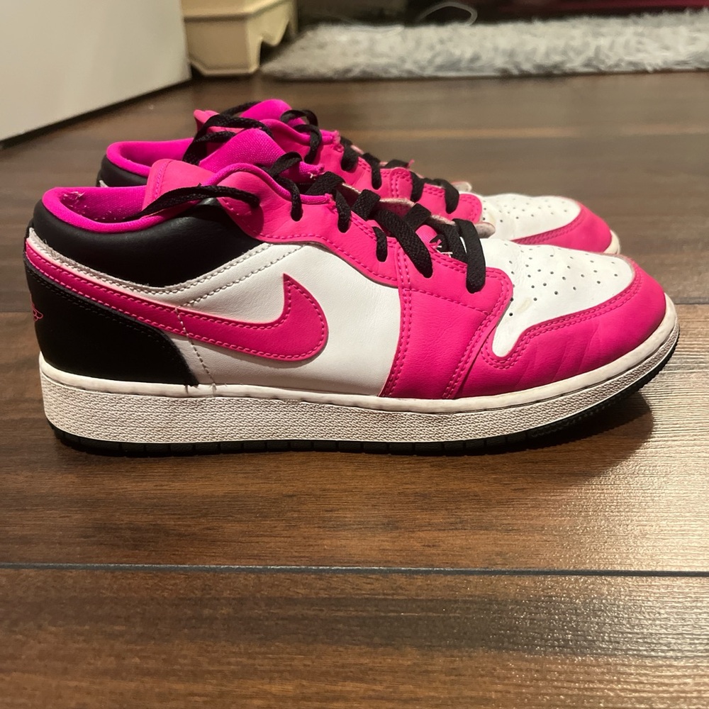 Nike Fuchsia and White Low-Tops
